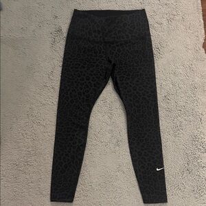 Women’s Medium Nike Dri-Fit Black Leopard Print Leggings! In perfect condition!